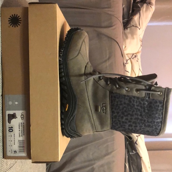 Ugg Adirondack Boot- Gray Leopard! - Picture 3 of 16